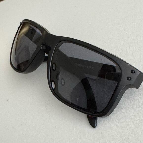 OAKLEY SI Holbrook Matte Black Tonal Icon/Gray Sunglasses (OO9102-E555) - Picture 2 of 8